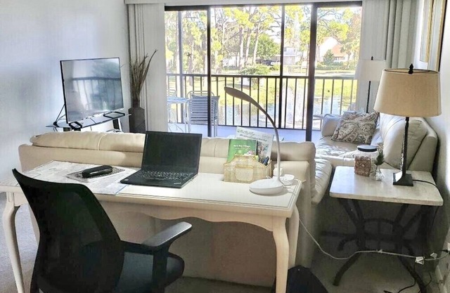 Venice 2 BDR condo. Summer Rates. Long terms ok.