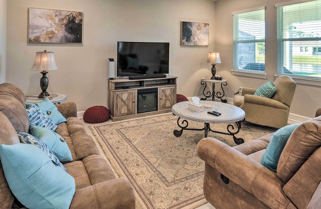 Venice Vacation Rental w/ Resort Amenities!