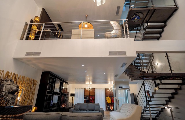 Venue C - Luxurious & Spacious ~ Hot Tub ~ Sauna ~ Elevator