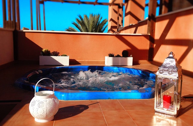 VERA ALBACORA AVEC JACUZZI PRIVÉ ET WIFI À 200M DE LA MER