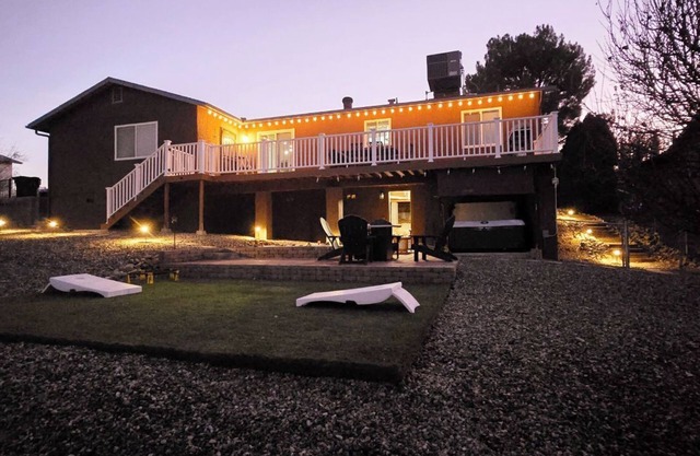 Verde Valley Views - Hot Tub, BBQ grill, Outdoor Fire Table