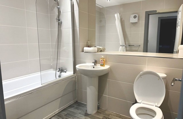 Vermillion Suite Winter Gardens 2Bed Apartment