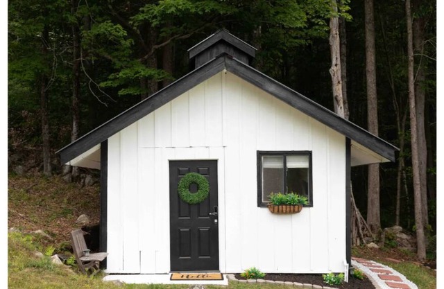 Vermont Sugar House Guesthouse for Glamping