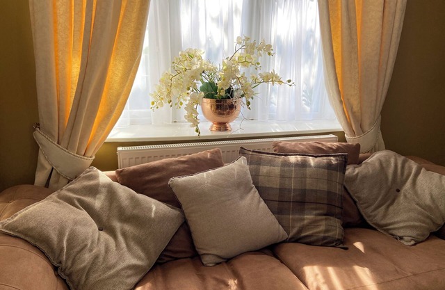 Versatile Countryside Haven: Ideal for Families, Professionals & Contractors
