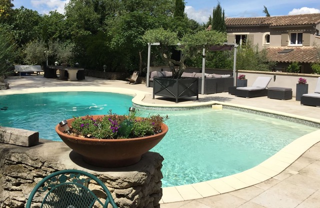 Très belle villa au pied des Alpilles à côté de St Rémy de Provence