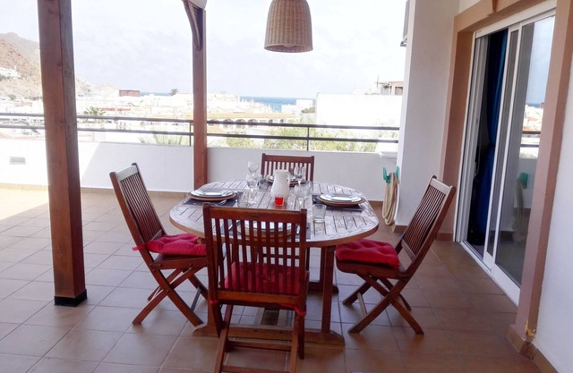 PENTHOUSE CENTRAL AVEC GRANDE TERRASSE ET VUES. WIFI GRATUIT