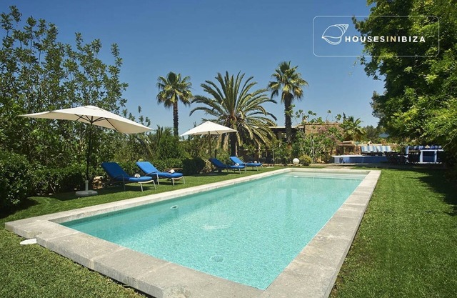 Maison avec 5 chambres 4 salles de bains excellent emplacement. Piscine calme près de Ibiza