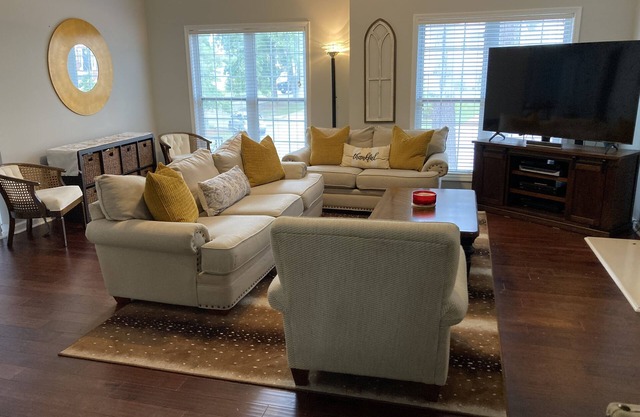 Very Clean, Open Spaces, Two Nice Decks for Outdoor Fun, Convenient location