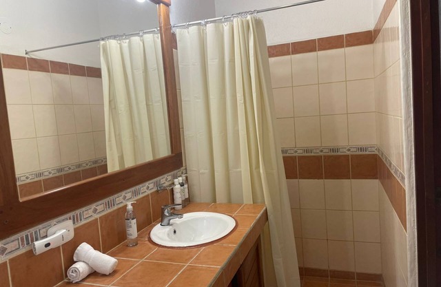 Very close to Guiones Beach - 3 Br layback home