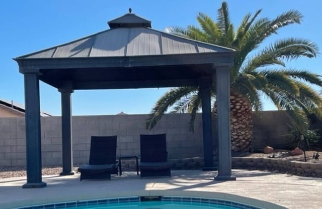 Very close to OHV trails. Quiet Pool home in Fort Mohave!