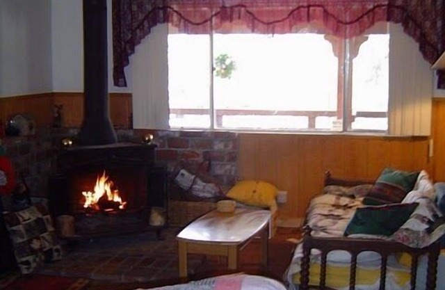 BIG BEAR BEST VALUE - PET FRIENDLY - TRES CHALEUREUX ET DE CHARME 2 BDRM HSE