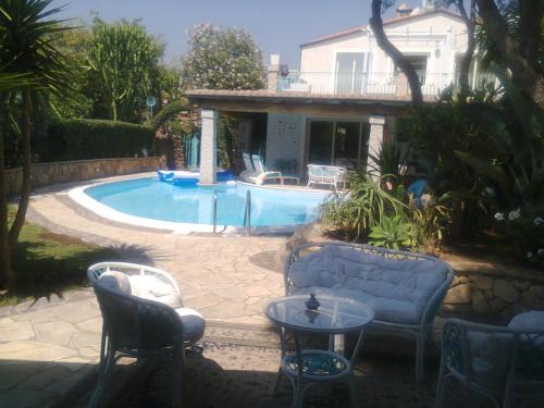Very cozy, comfortable lanthana villa on 2 floors, independent