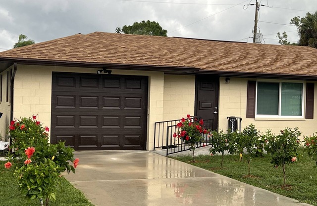 Very Cute Cottage , in Bonita- Queen Bed + 2 Rollaway Beds. Near the Beach!
