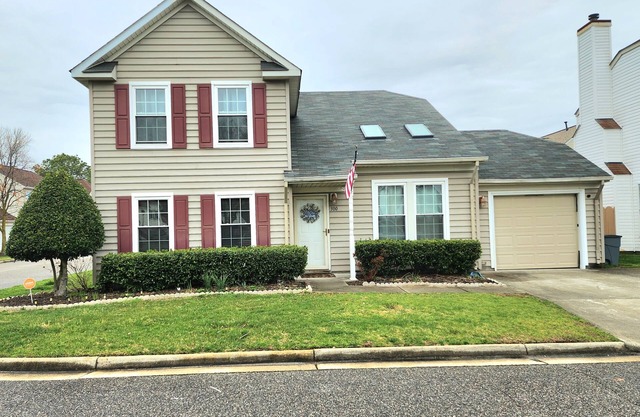 Very Decent 4 bedroom / 2 full bath. Located within the heart of the City.