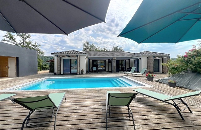 Très jolie maison avec piscine privative, Périgord Noir proche Sarlat, Terrasson