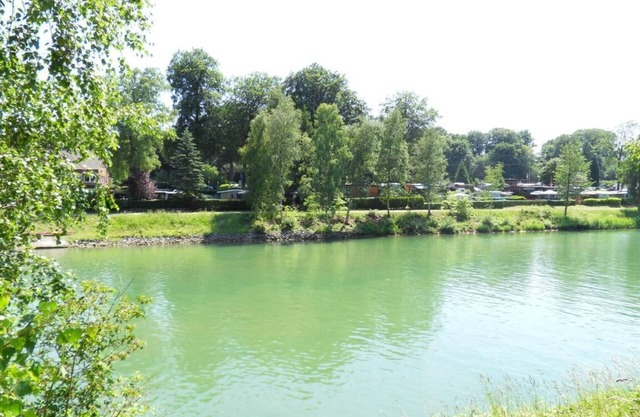 Maison de vacances magnifiquement située avec vue sur l'eau.