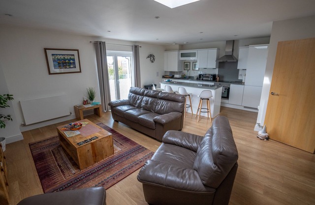 Populaire moderne appartement calme de 2 chambres à côté de Deal Pier