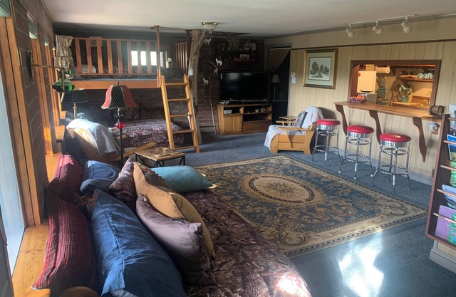 Very Private, Close to all Glenwood attractions, Dogs welcome. 420 friendly!