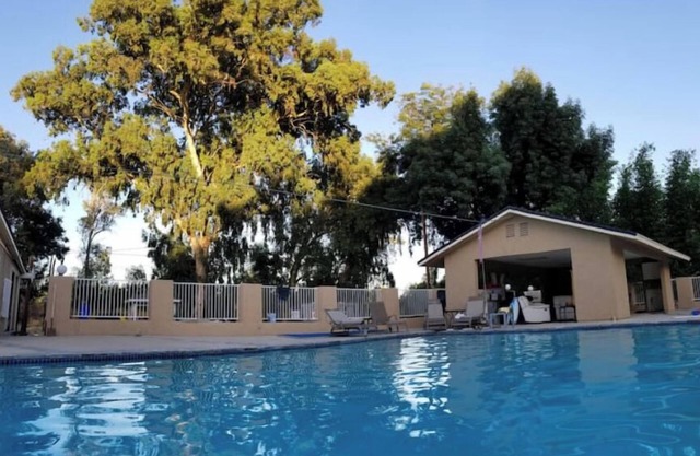 Very Private Guest House for 8 on Private 3.25 acre Estate behind 2 secure gates