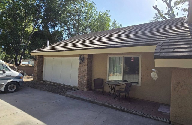 Very Private Guesthouse + Loft for 8 on a Very Private wooded 3 acr Gated Estate