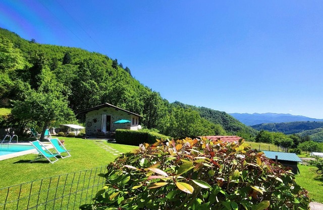 Grange très privée, joliment restaurée avec piscine privée, belles vues, WIFI