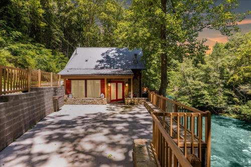Very Secluded Breathtaking Riverfront, Game Room