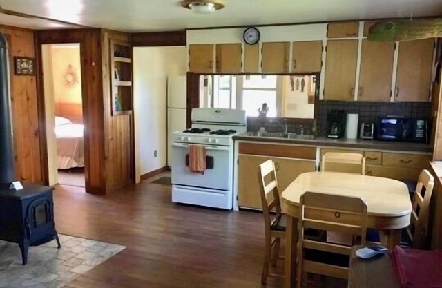 Très isolé, chalet au bord du lac sur le lac Ocqueoc