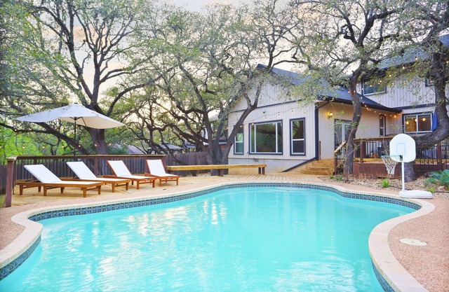 Very Spacious 5-bed w/ Pool, Hot Tub, Mini Golf, Game Room, Playground and More!