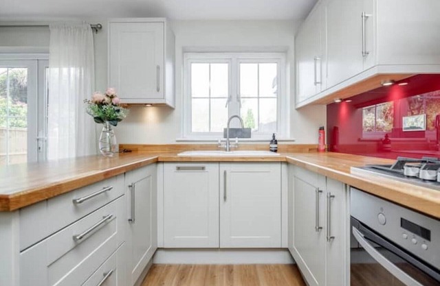 Very Stylish 3 Bed Semi Garden Parking Sunningdale