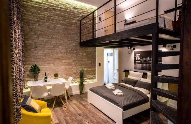 Very stylish and fresh studio home in the center