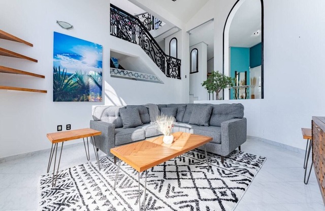 VH | Comfy Bedroom w/fast wifi and coworking | 141