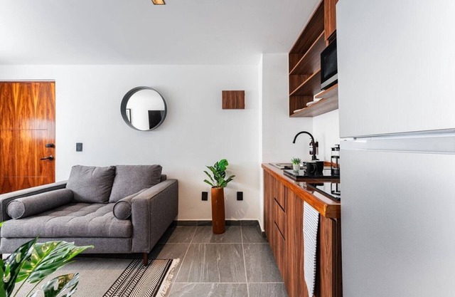 VH | Comfy single Apt Sta Ma la Ribera | gym | 108