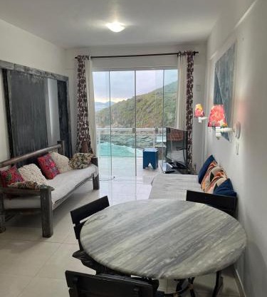 vI84 Ape com 02 quartos e Vista ao Mar em Búzios