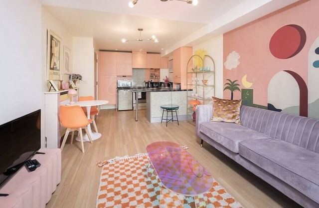 Vibrant 1BR flat in Greenwich