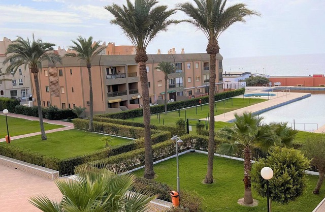 Vibrant apartment in Retamar with garden