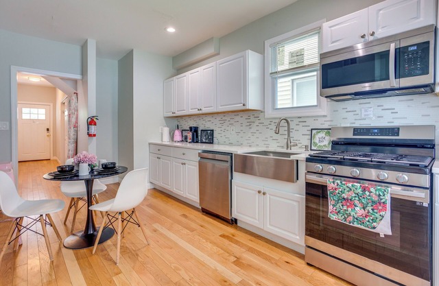 Vibrant East Orange Townhome Near Red Bull Arena!