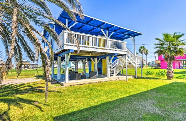 Vibrant Freeport Home with Patio, Walk to Beaches