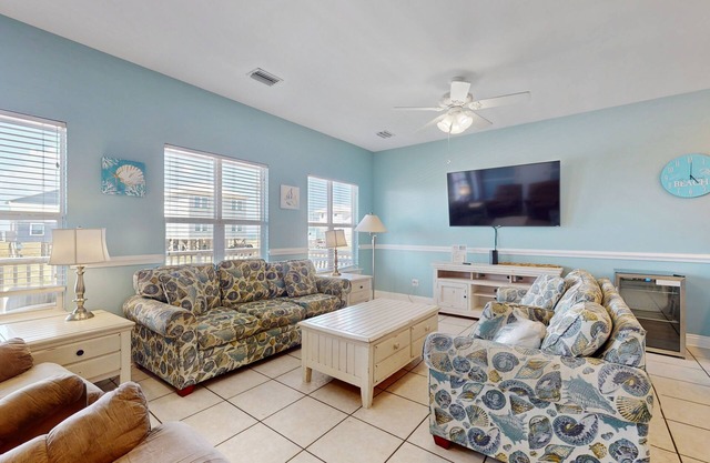 Vibrant Gulf Front Duplex w/ a Shared Pool & Free WiFi in a Great Location