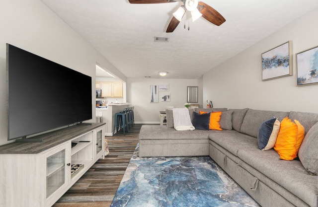 Vibrant Living Near Auburn University l 4BR 4BA