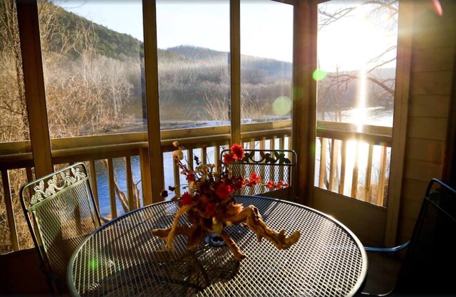 Vibrations~Luxury Lakefront Condo~Pools~HotTub
