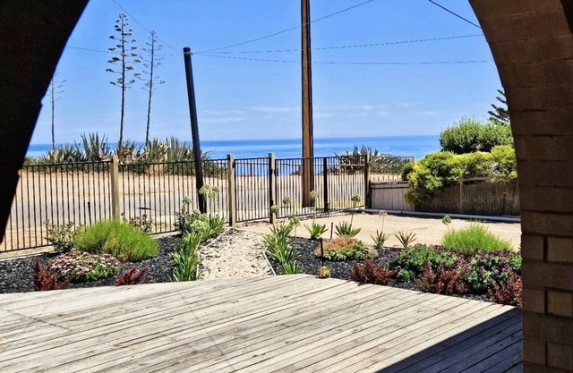 Vic's Place ~ Sellicks Beach - Chic Esplanade Retreat Perfect for Families