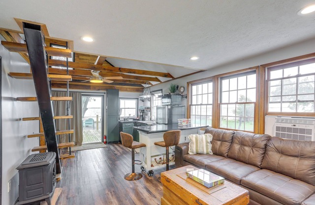 Vickery Cottage on Sandusky Bay w/ Fire Pit!