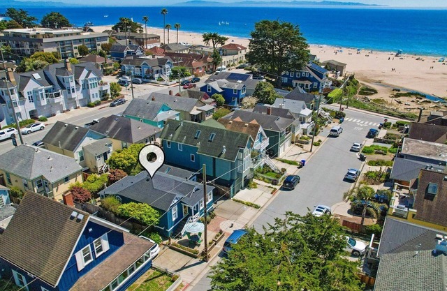 120 / Vicky by the Sea * ANIMAUX DOMESTIQUES / PROMENADE À LA PLAGE * 2 Nt Min Off / 4 Nt Min High