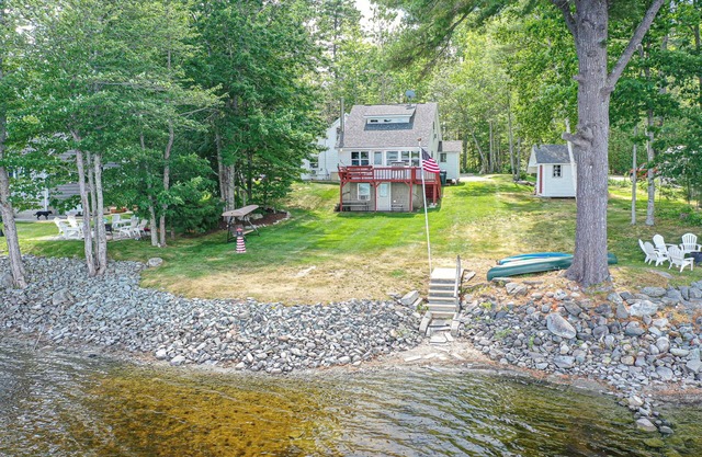 Charmant cottage au bord du lac sur la belle Chemo Étang Près Acadia et Bar Harbor, ME