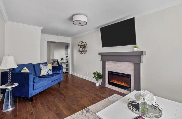 Victoria Hilltop Jelly Bean House, 3 Bed, Lrg Yard