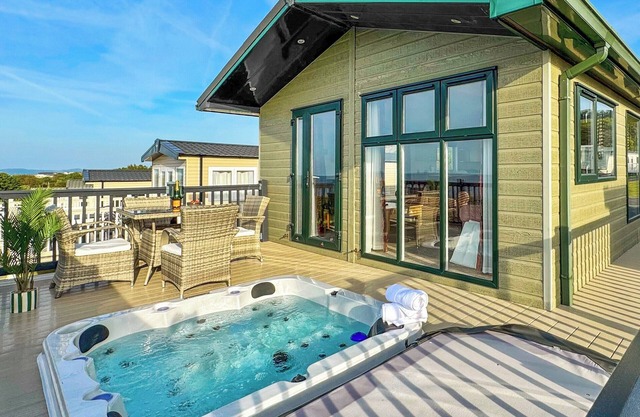 2 bedroom accommodation in Llanddulas