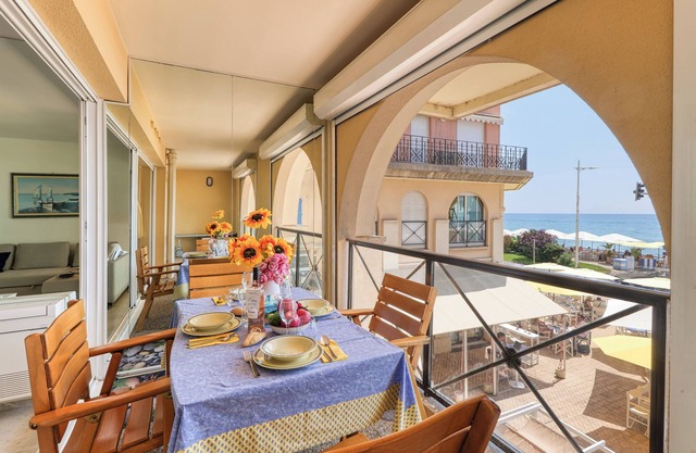 Victoria Palace Elegant Apt, Menton, France