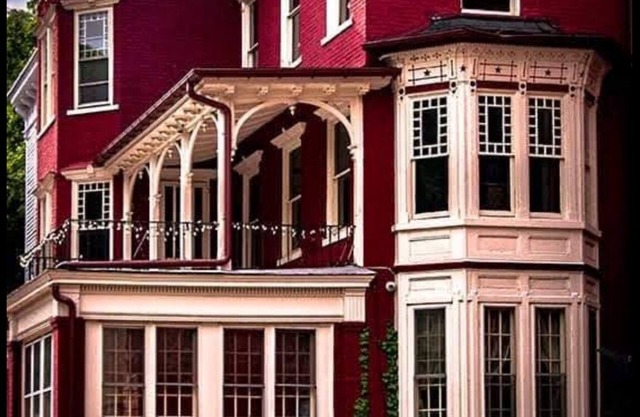 Victorian Balcony Level in the heart of historic Jim Thorpe