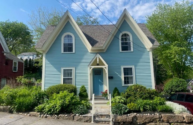 Victorian home, family and pet friendly close to beaches, harbor, restaurants