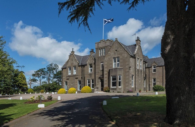 Victorian Mansion, entièrement rénové, peut accueillir 24 personnes dans 12 chambres avec salle de bain